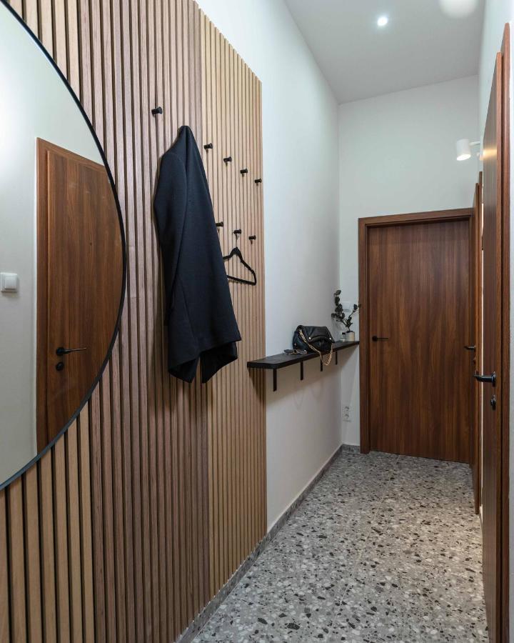 Modern Apartment French Balkony Budapest Exterior photo