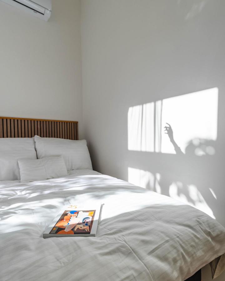 Modern Apartment French Balkony Budapest Exterior photo